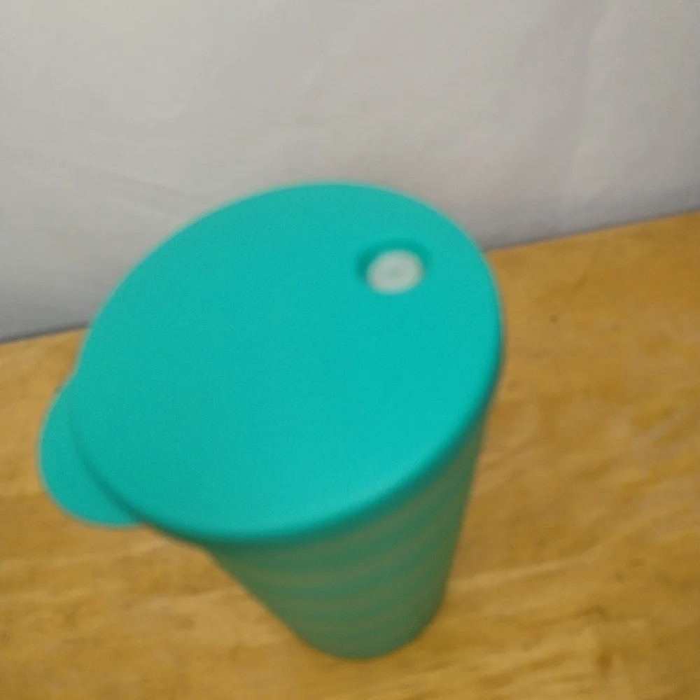 New Tupperware green 500ML impressions cup with lid and straw hole